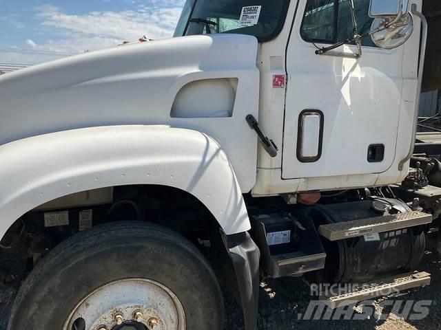 Mack CX613 Vahetuskastiga tõstukautod
