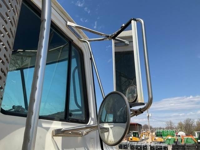 Mack CX613 Vahetuskastiga tõstukautod