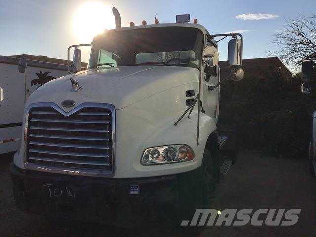Mack CXN612 Sadulveokid
