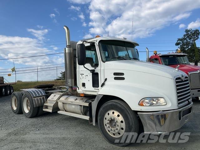 Mack CXN613 Sadulveokid