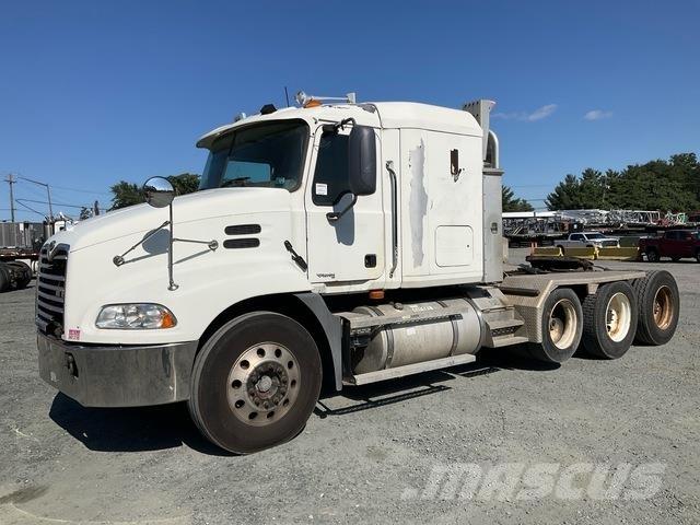 Mack CXN613 Sadulveokid