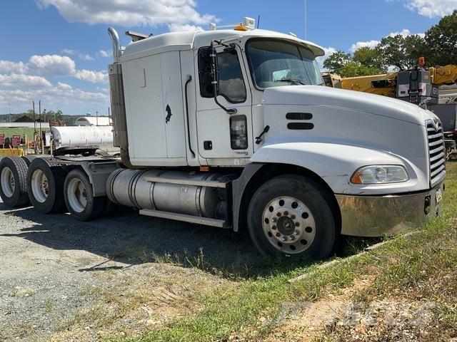 Mack CXN613 Sadulveokid