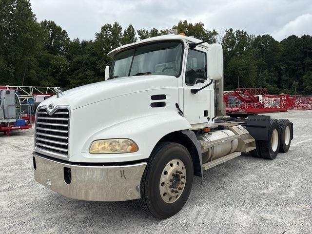 Mack CXN613 Sadulveokid