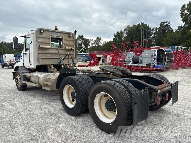 Mack CXN613 Sadulveokid