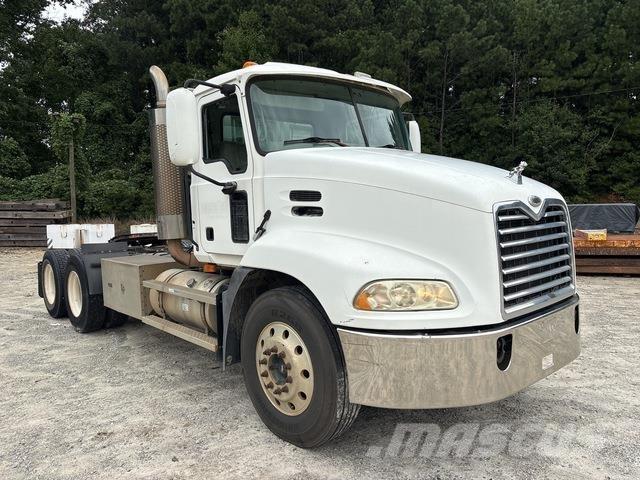 Mack CXN613 Sadulveokid