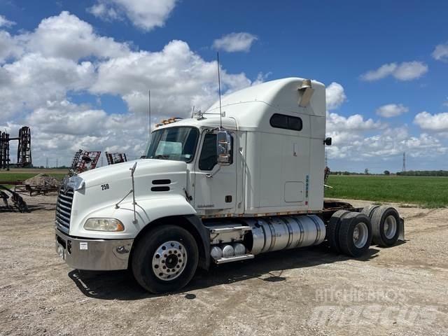 Mack CXU600 Sadulveokid