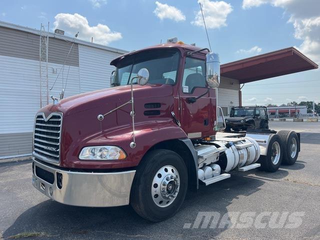 Mack CXU612 Sadulveokid