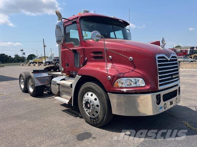 Mack CXU612 Sadulveokid