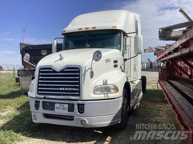 Mack CXU613 Sadulveokid