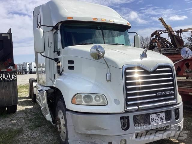 Mack CXU613 Sadulveokid