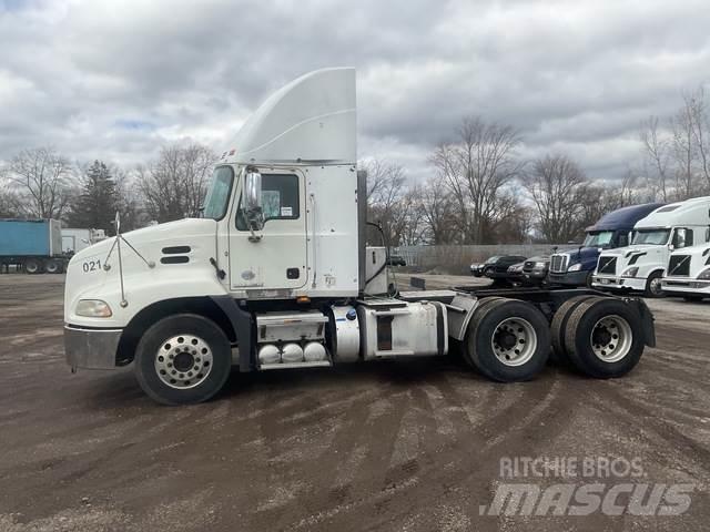 Mack CXU613 Sadulveokid