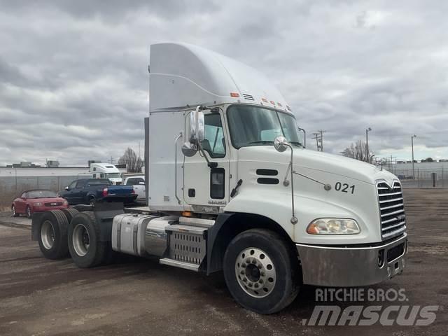Mack CXU613 Sadulveokid