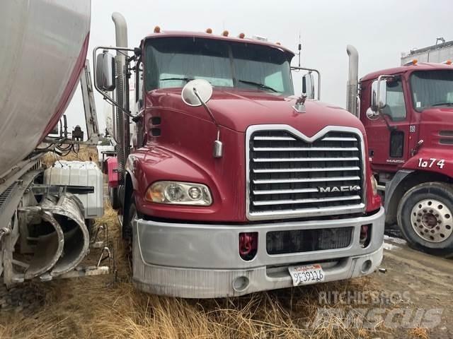 Mack CXU613 Sadulveokid