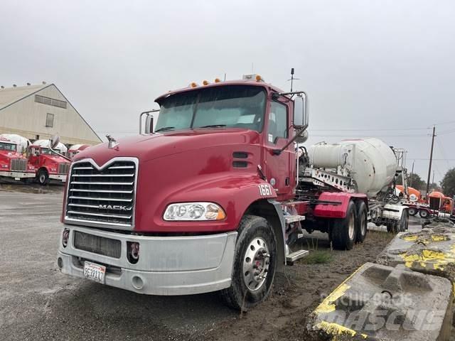 Mack CXU613 Sadulveokid
