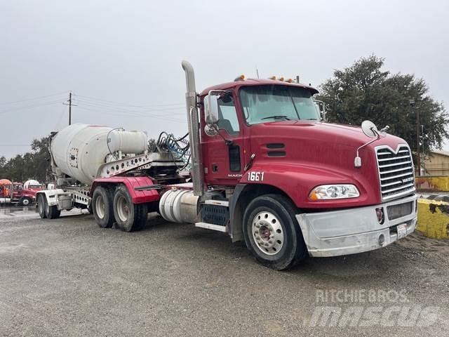 Mack CXU613 Sadulveokid