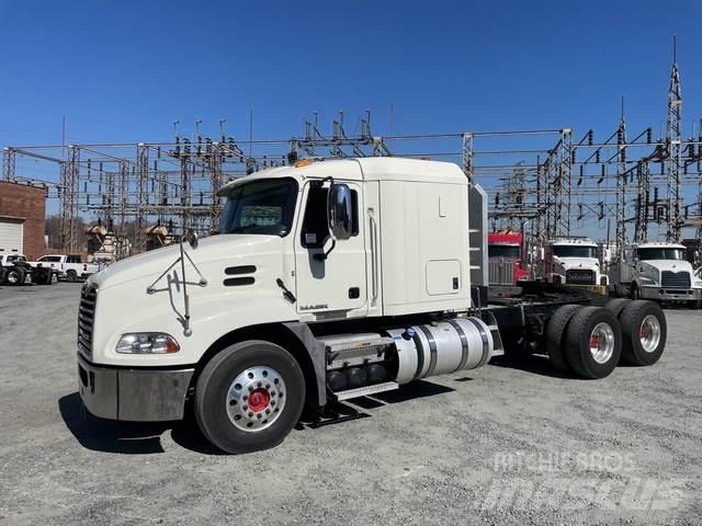 Mack CXU613 Sadulveokid