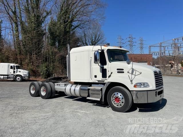 Mack CXU613 Sadulveokid