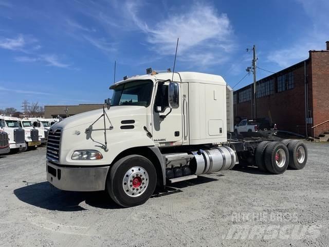 Mack CXU613 Sadulveokid