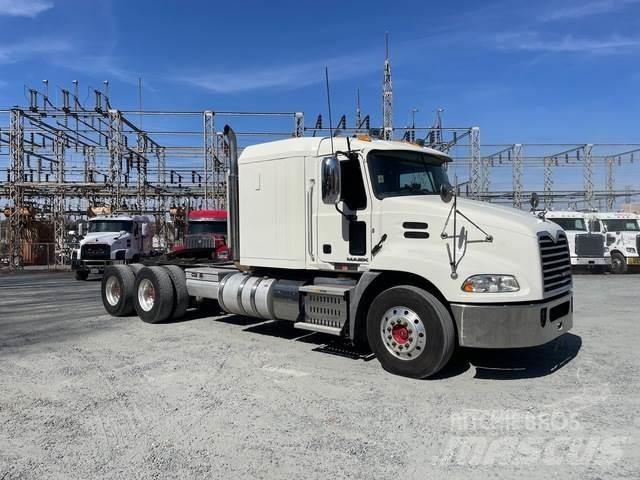 Mack CXU613 Sadulveokid