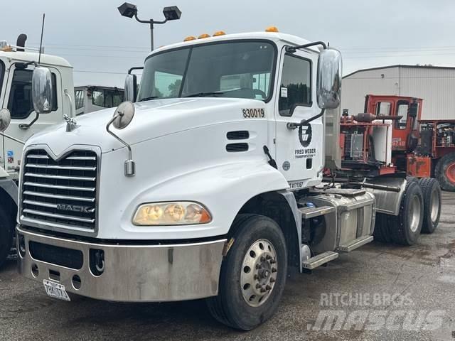 Mack CXU613 Sadulveokid