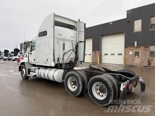 Mack CXU613 Sadulveokid