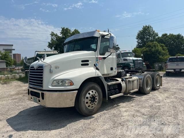 Mack CXU613 Sadulveokid