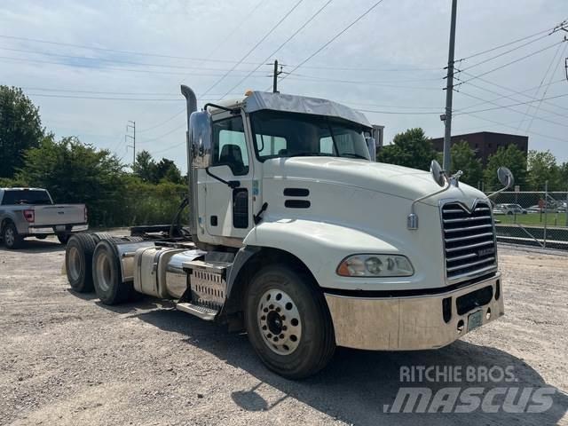 Mack CXU613 Sadulveokid