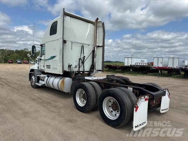 Mack CXU613 Sadulveokid