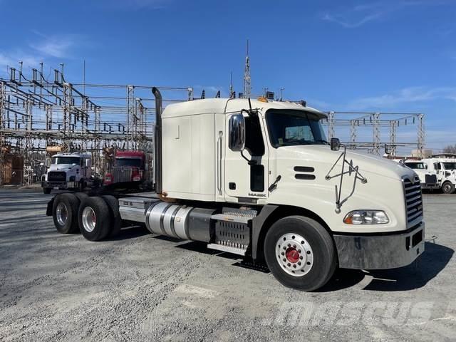 Mack CXU613 Sadulveokid