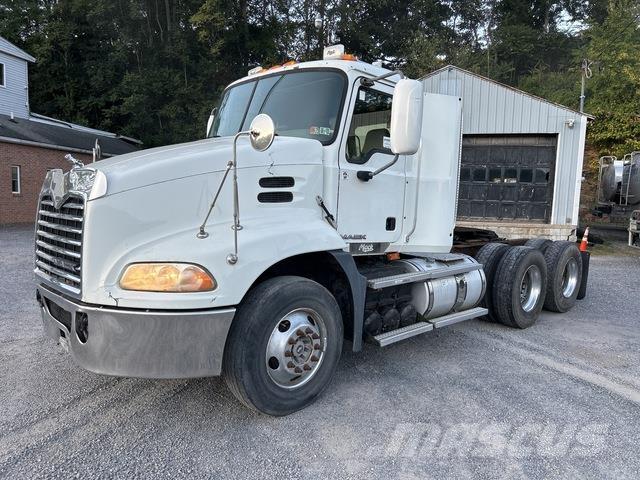 Mack CXU613 Sadulveokid