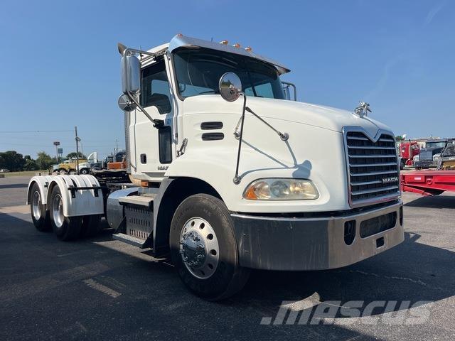 Mack CXU613 Sadulveokid