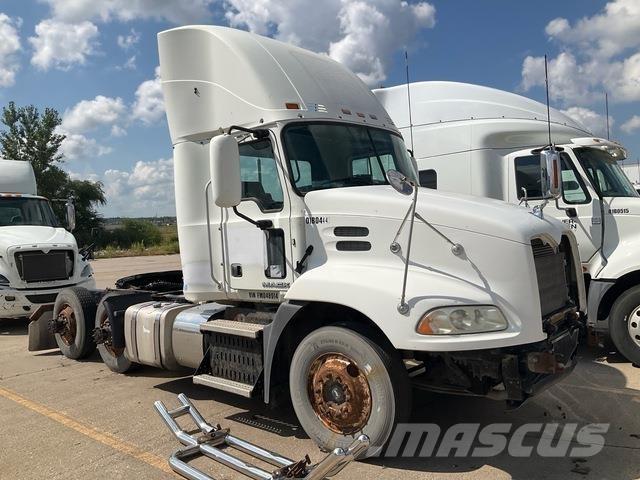 Mack CXU613 Sadulveokid