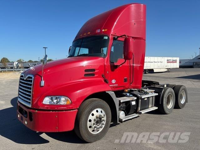 Mack CXU613 Sadulveokid
