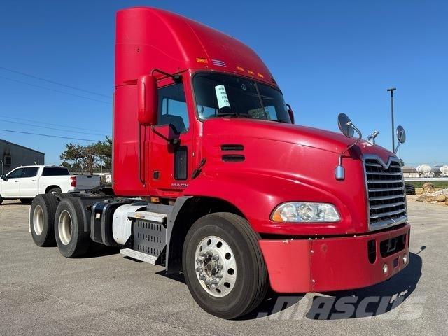Mack CXU613 Sadulveokid