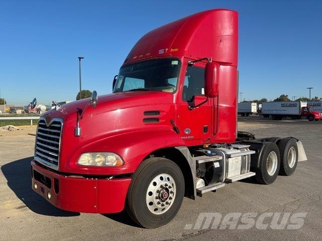 Mack CXU613 Sadulveokid