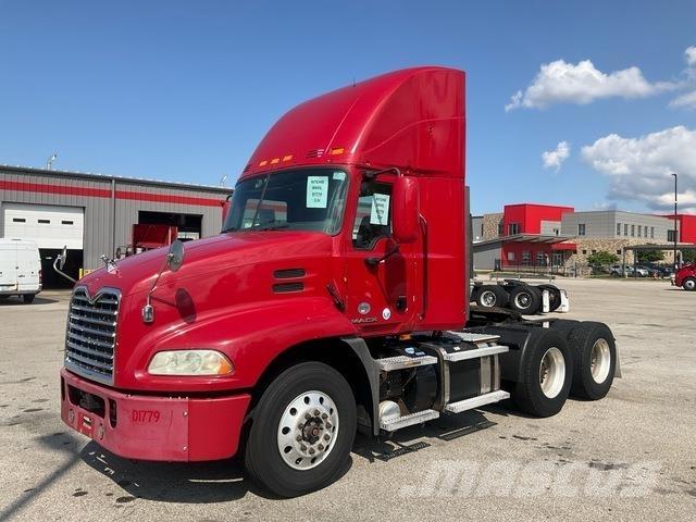 Mack CXU613 Sadulveokid