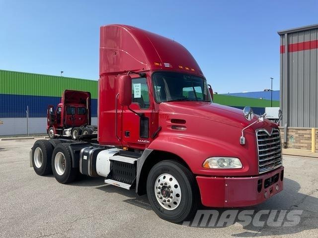 Mack CXU613 Sadulveokid
