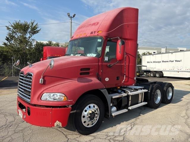 Mack CXU613 Sadulveokid