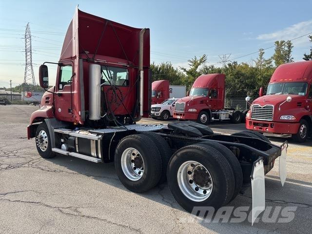 Mack CXU613 Sadulveokid