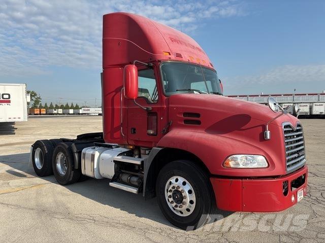 Mack CXU613 Sadulveokid