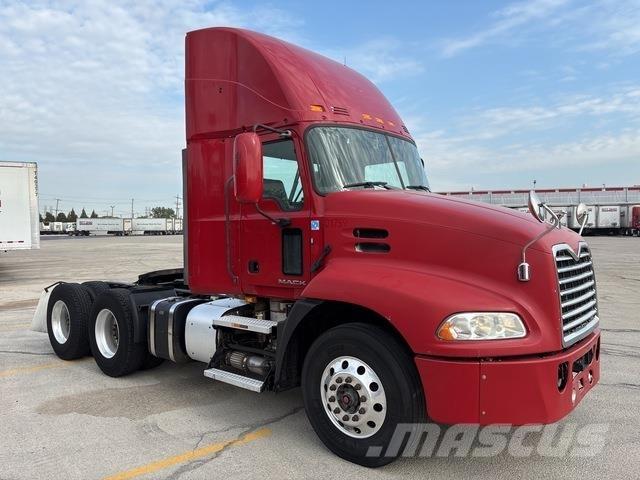 Mack CXU613 Sadulveokid