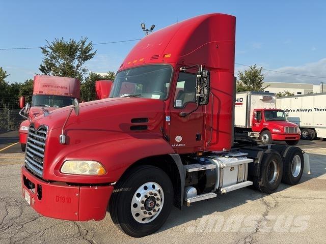 Mack CXU613 Sadulveokid