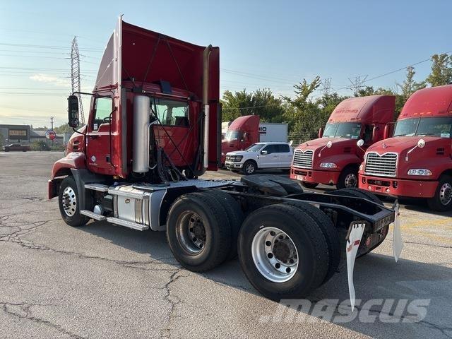 Mack CXU613 Sadulveokid