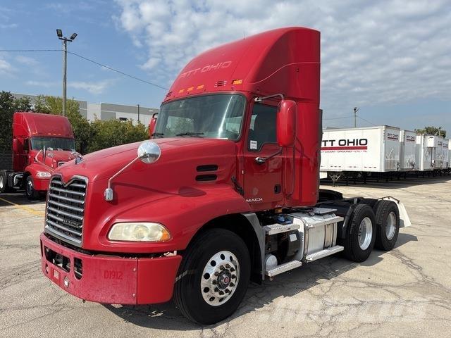 Mack CXU613 Sadulveokid