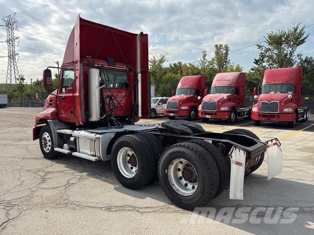 Mack CXU613 Sadulveokid