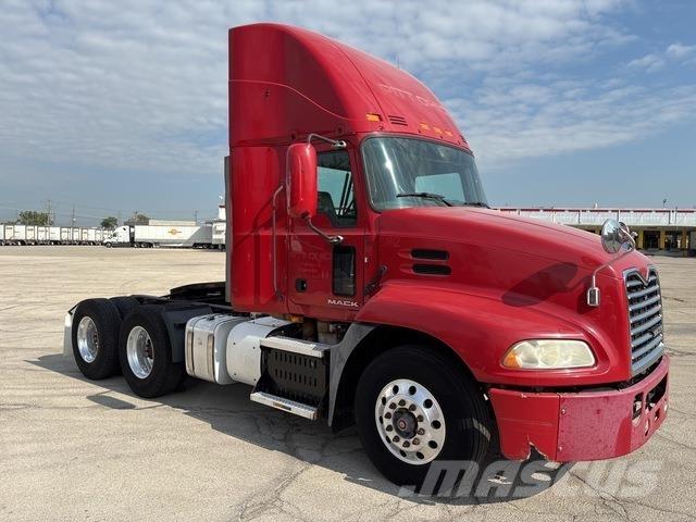 Mack CXU613 Sadulveokid