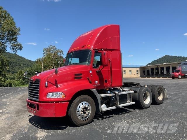 Mack CXU613 Sadulveokid