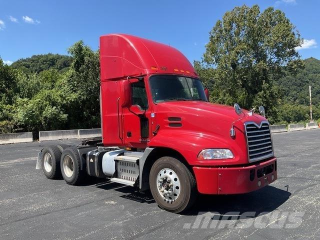 Mack CXU613 Sadulveokid
