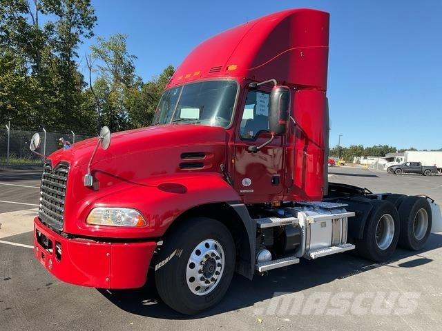 Mack CXU613 Sadulveokid