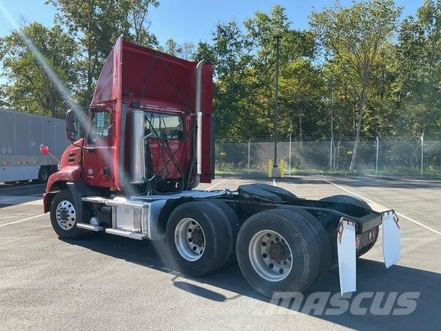 Mack CXU613 Sadulveokid